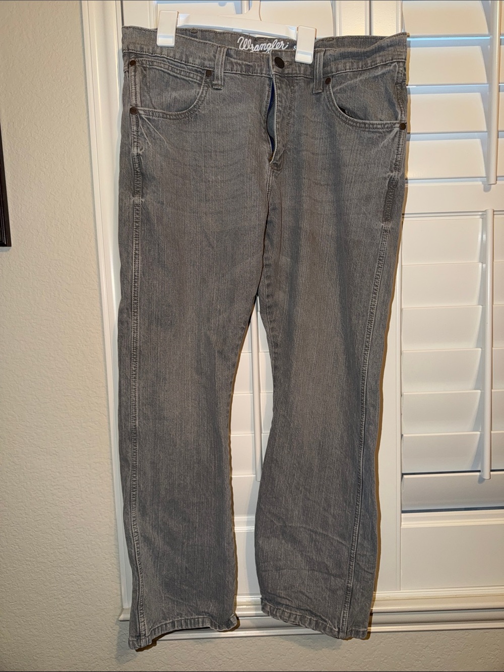 Wrangler Gray Straight Jeans with Classic Five-Pocket Design
